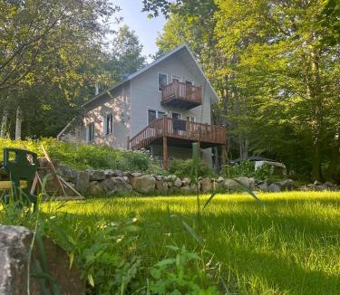 Saint-Gabriel-de-Brandon Ski Chalet | Rustic Villa Country Getaway