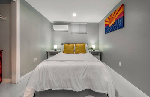 Sam Hughes House | Sam Hughes/Shared Yard/Casita/1 BD 1 BA