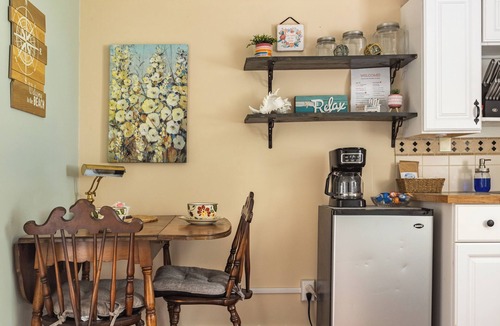 Seaview Apartment | Sandpiper Cottage - A Eclectic Beach Theme -Kitchenette