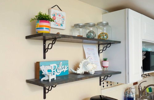 Seaview Apartment | Sandpiper Cottage - A Eclectic Beach Theme -Kitchenette