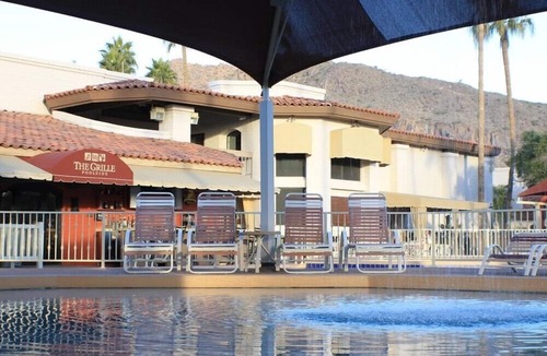 Arcadia Condo | Scottsdale Camelback Resort Inviting 3BR Condo with Jacuzzi