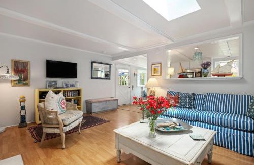 Montecito House | Seashell Cottage by Paradise Retreats