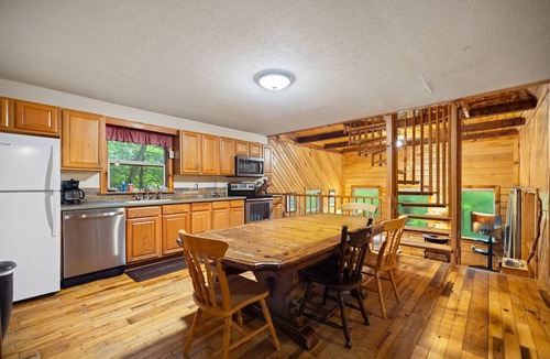 Pine Ridge Cabin | Secluded Cliffside Cabin Near Red River Gorge