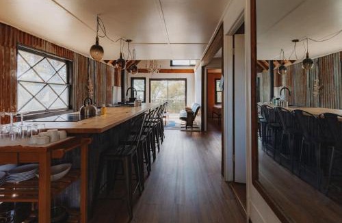 Dunlap House | Secluded rustic 3-bedroom cabin on private land