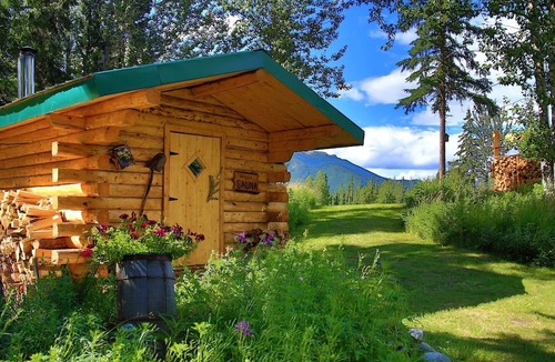 Mentasta Lake Cabin | Secluded Rustic Wilderness Lodge & Cabin Retreat with Private Lake, Sauna & Adventure Trails near Tok, Alaska