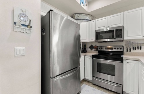 Bermuda Bay House | Shared Pool w/Lazy River | Dog-Friendly