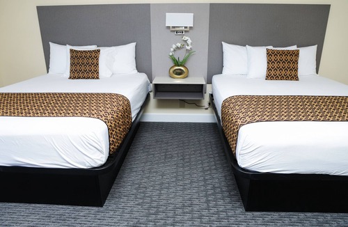 San Simeon Hotel | Silver Surf Motel