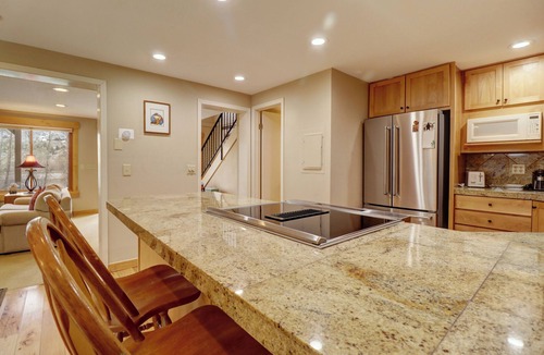 Willow Grove House | Silverthorne Escape, Big Views, 1 Car Private Garage