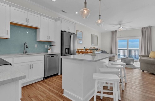 Sneads Ferry House | Sky Paradise: Modern Oceanfront Townhome @ Top Shelf Stays