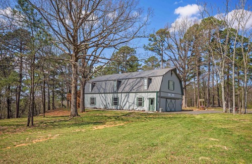 Mena House | SKYVIEW HIDEAWAY-Perched Above Mena, Built for Adventure Clean and NEW!