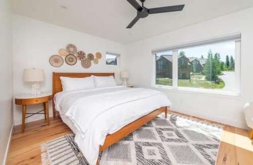 Pole Creek Preserve House | Skyview