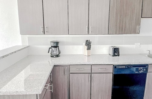 Corryville Apartment | Sleepover | Lavish 1BD/1BA + Gym Cincinnati