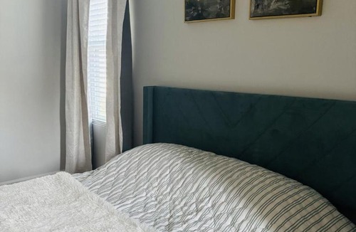 Toddville Road Apartment | Sloan Garden House Modern Townhome Near South End