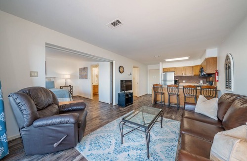 Lake Hamilton Condo | South Shore 1 Bdrm! Lake View! Mini-Golf! Hot Tub, Sauna!
