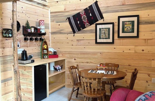 Tahlequah House | Southern Pine Cabin @ The River Bluff Cabins
