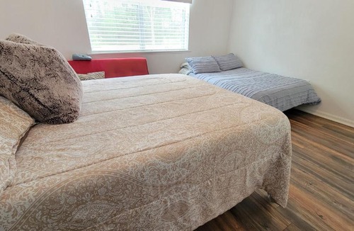Gainesville Apartment | Spacious 2BR 2BA Suite - Walk to Mall & Hospitals