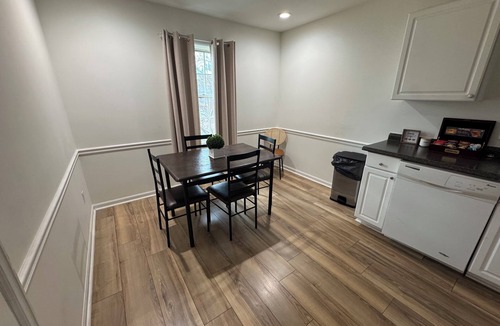 Bedford Apartment | Spacious 2BR Apartment near Toledo, Sylvania & MI