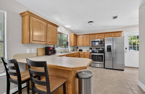 Collins House | Spacious 3BR Modern Cabin – Walk to Waterpark!