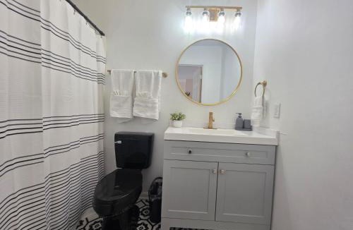 Southeast Raleigh House | Spacious 3BR Retreat Perfect for Groups Near Downtown