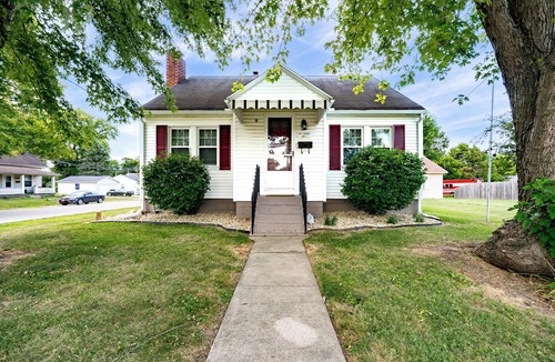 Wilmington House | Spacious 4-bedroom Home in central Wilmington - Hot Tub - Pet Friendly - Clean