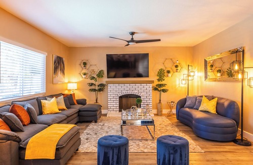 Covey House | Spacious 5-bedroom house with WiFi, AC in fantastic Scottsdale