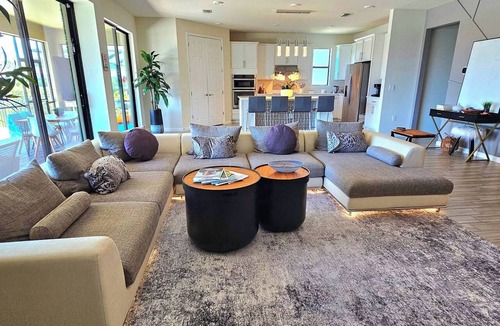 Three Oaks House | Spacious 5BR Poolside Retreat/Heated Pool/Lake view/Sleeps 10-12