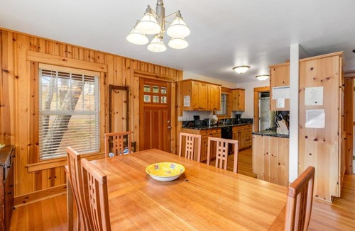 Gearhart House | Spacious Cottage with Enclosed Yard - Walk to the Beach Weddings Welcome