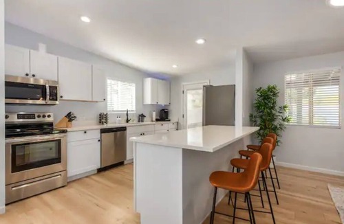 Oracle Heights Estates House | Spacious Desert Retreat: Pickleball, Pool & Spa, Putting Green, & Playground