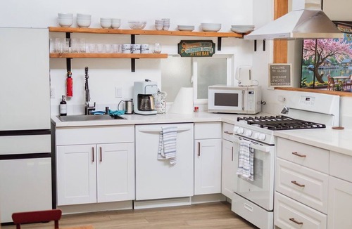 Globe House | Spacious Home in Central Globe 3 BR near Downtown