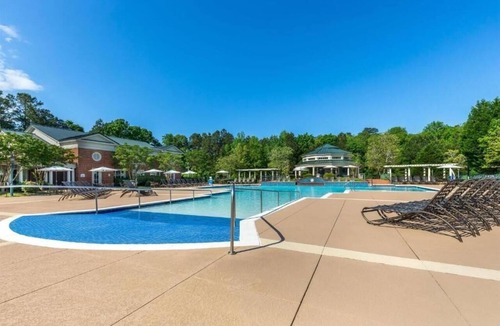 Berkeley Hotel | Spacious Home with Indoor/Outdoor Pools, 1.8 mi from Williamsburg Golf Course