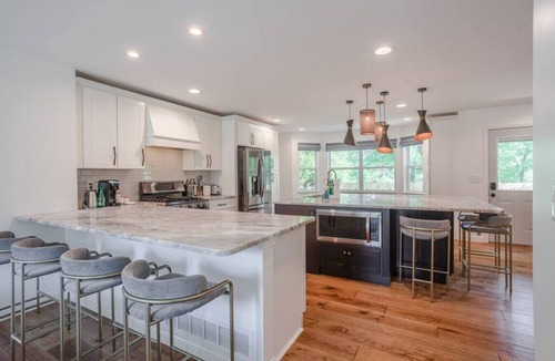 Mason House | Spacious, Modern 5B in Mason by I-71, Kings Island