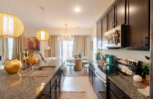 Summit Station House | Spacious Palatial 4-bedroom beautiful family-friendly house in Columbus