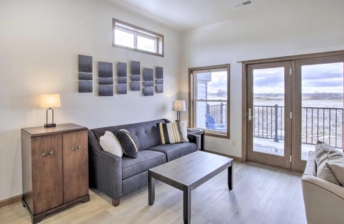 Pipe House | Spacious Recently Built Home < 1 Mi to Lake!