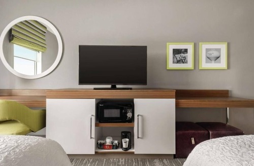 Brooklyn Park Hotel | Spacious Room for Restful Nights Close to Hiking + Downtown Minneapolis