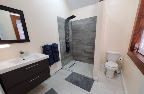 Midtown Apartment | Spacious studio with pool and 75" 4k TV in Old Town
