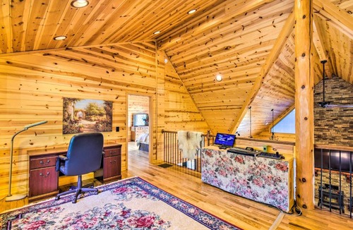 Whitestone House | Spacious Talking Rock Cabin with Mountain Views