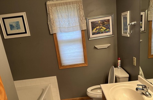 Baxter House | Spaciously Convenient House