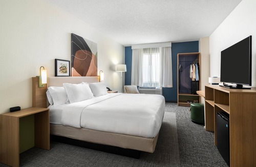 Fairborn Hotel | Spark by Hilton Dayton Fairborn