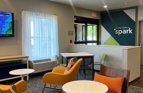Fairborn Hotel | Spark by Hilton Dayton Fairborn