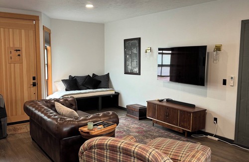 Market District Apartment | Speak Easy Eugene , Oregon. Located between Downtown and Whiteaker District