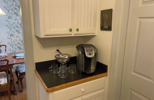 New Bern House | Spencer Cottage - Bright Home Near Downtown - Sleeps 6 - Private Backyard