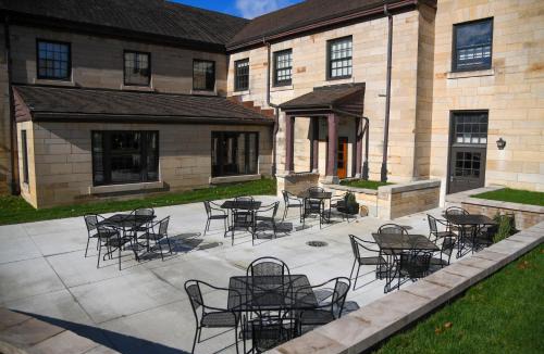 Mitchell Hotel | Spring Mill Inn