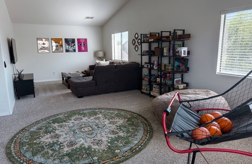 Sun City House | Spring Training HQ · Real Grass · Game Room · Pet Friendly · Sleeps 8