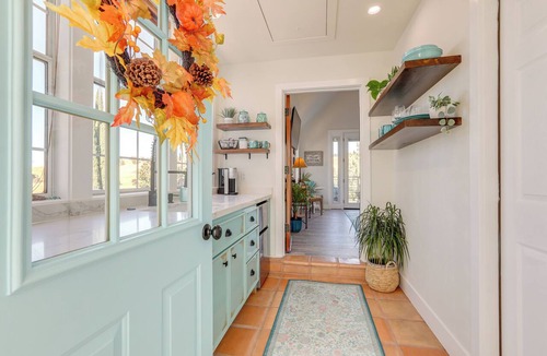 Sutter Creek Cottage | Steps to Sutter Creek: Chic Wine Country Cottage