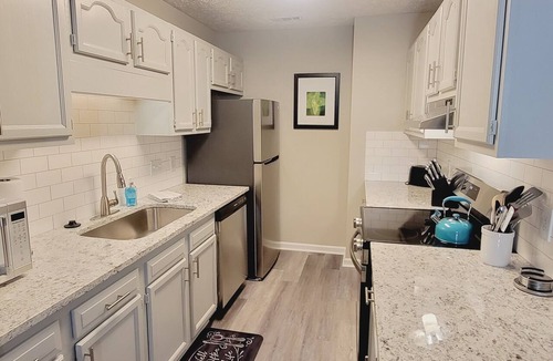 Pine Forest Apartment | Studio 409: Your Accessible Hub w/Ultra-Fast WIFI