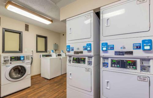 Executive Park Hotel | Studio 6 Suites Charlotte, NC - Tyvola Rd Executive Park