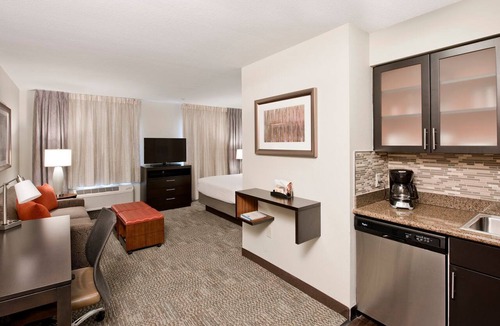 Ballantyne Apartment | Studio Queen Suite | Free Breakfast & Pool