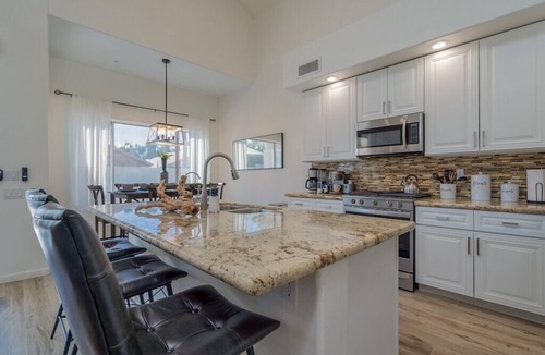 Central Scottsdale House | Stunning $100K+Remodel! Perfect QuietLocation,HtdPool,Spa,BBQ,FirePit,EV Charger