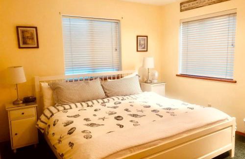 Homer House | Stunning Beachside Vacation Rental for Family or Group Glamping Escapes to Alaska
