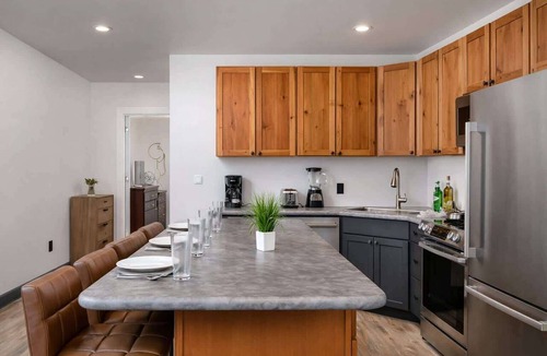 Appleton Condo | Stylish Condo Steps from Downtown Restaurants